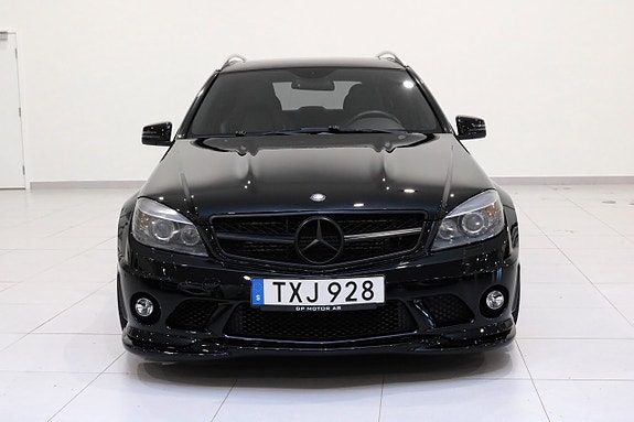 Mercedes-Benz C63 8 of 30