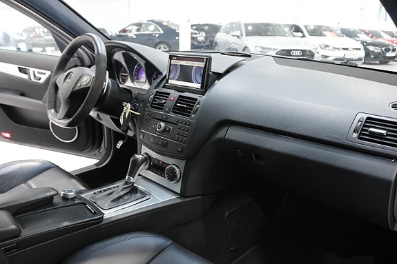 Mercedes-Benz C63 15 of 30