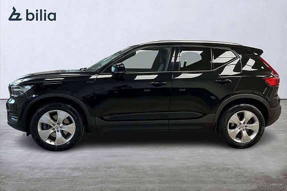 Volvo XC40 2 of 5