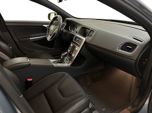 Volvo V60 4 of 14
