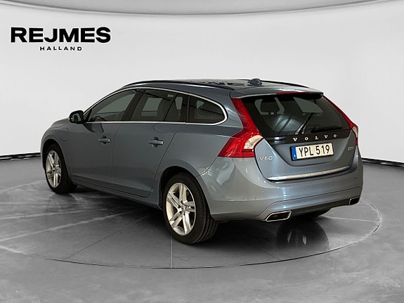 Volvo V60 2 of 14