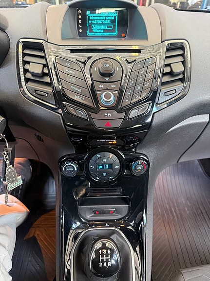 Ford Fiesta 9 of 12