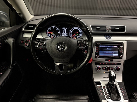 Volkswagen Passat Alltrack 18 of 24