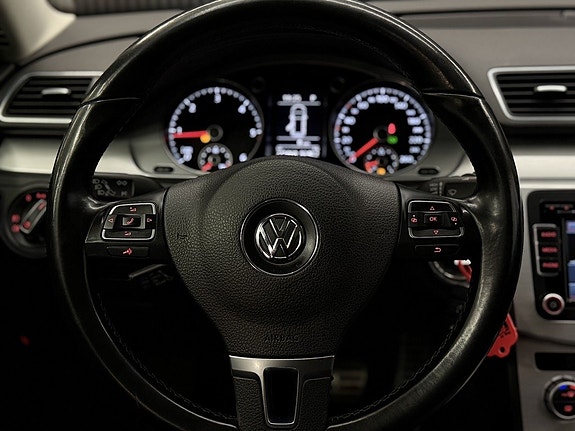 Volkswagen Passat Alltrack 19 of 24