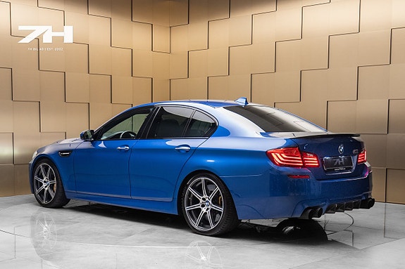 BMW M5 3 of 5