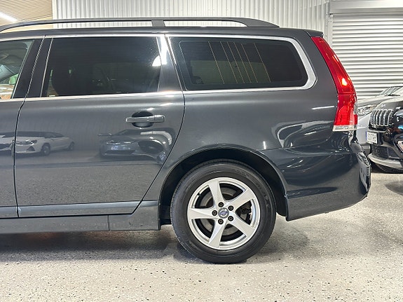 Volvo V70 13 of 30