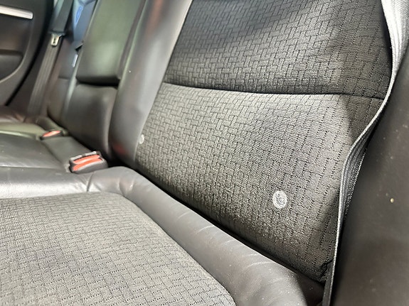 Volvo V70 16 of 30