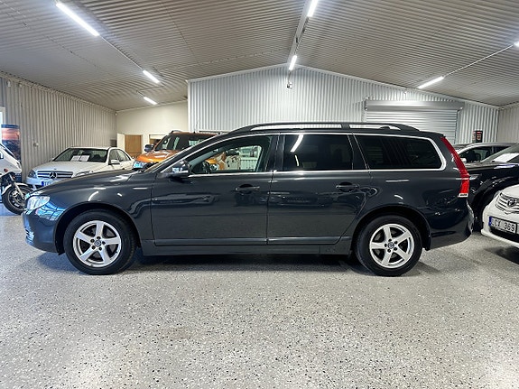 Volvo V70 11 of 30