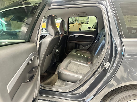 Volvo V70 15 of 30