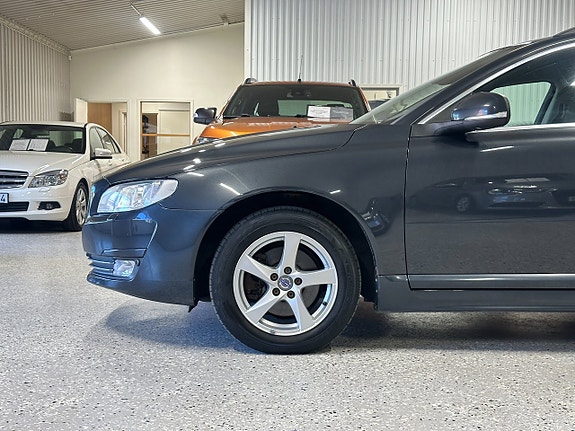 Volvo V70 12 of 30