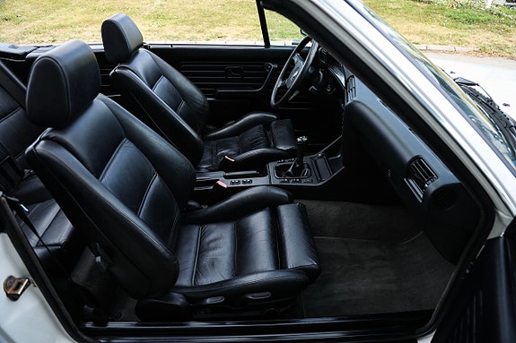 BMW 320i 18 of 22
