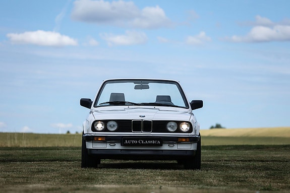 BMW 320i 5 of 5