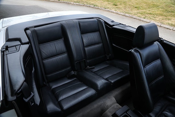 BMW 320i 17 of 22