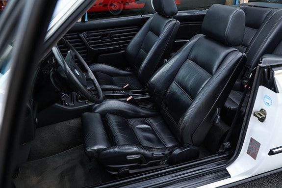 BMW 320i 15 of 22