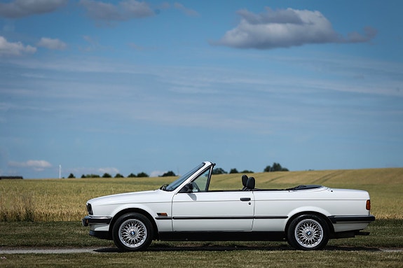 BMW 320i 11 of 22