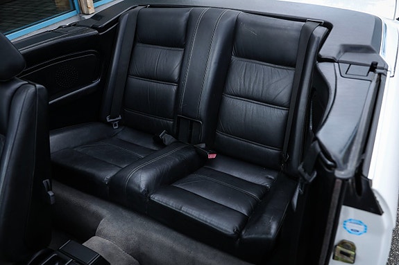 BMW 320i 16 of 22