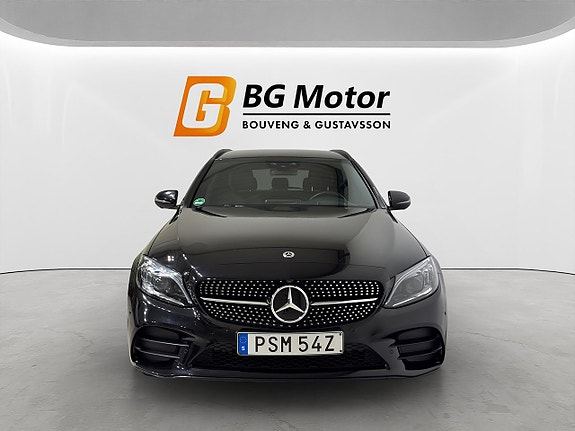 Mercedes-Benz C300 2 of 5