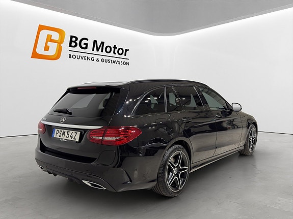 Mercedes-Benz C300 4 of 5