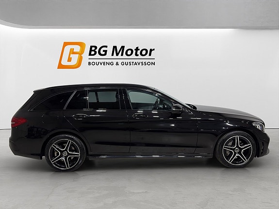 Mercedes-Benz C300 3 of 5