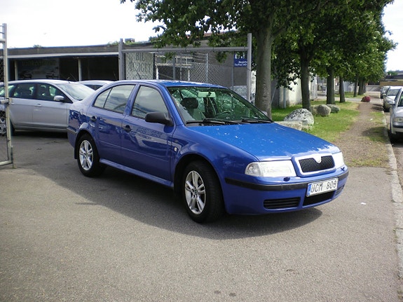 Skoda Octavia 2 of 5