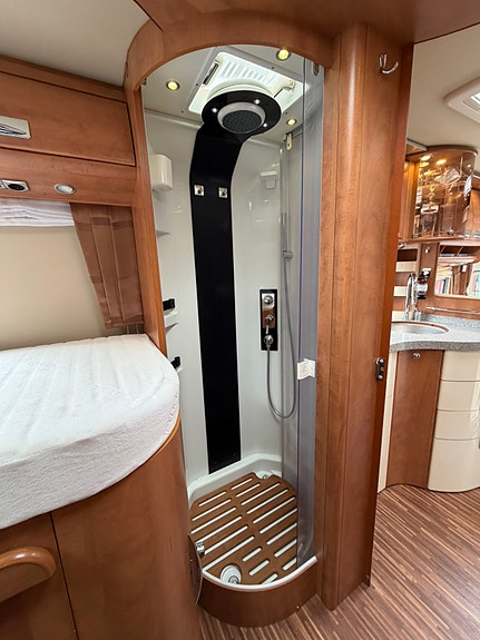 Carthago Chic E-line I 50 Yacht Edition - Dragkrok - Långbäddar - Litiumbatteri 11 of 18