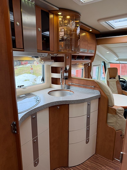 Carthago Chic E-line I 50 Yacht Edition - Dragkrok - Långbäddar - Litiumbatteri 5 of 18