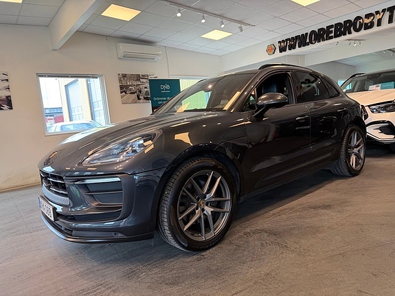 Porsche Macan 2 of 5