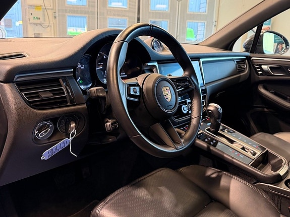 Porsche Macan 7 of 30