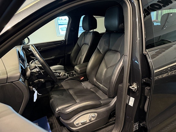 Porsche Macan 10 of 30