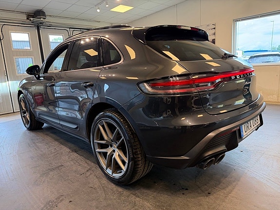 Porsche Macan 4 of 5