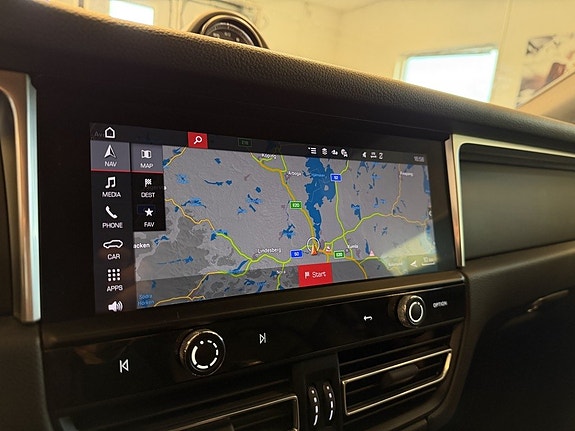 Porsche Macan 16 of 30