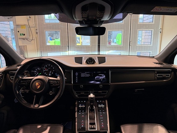 Porsche Macan 5 of 5