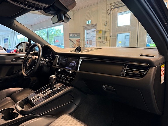Porsche Macan 9 of 30
