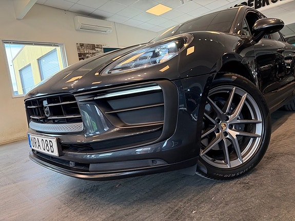 Porsche Macan 6 of 30