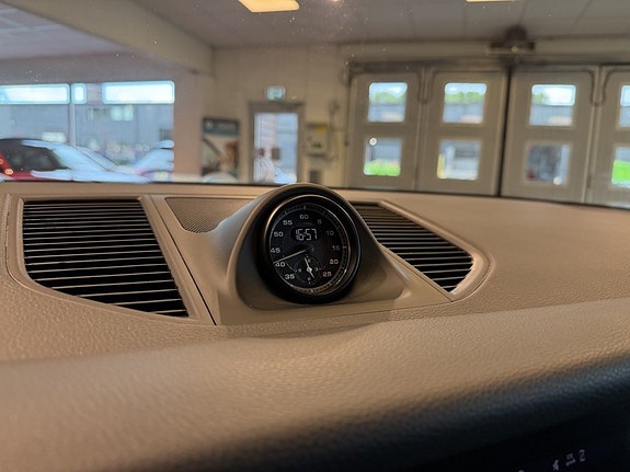 Porsche Macan 20 of 30