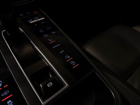 Porsche Macan 21 of 30
