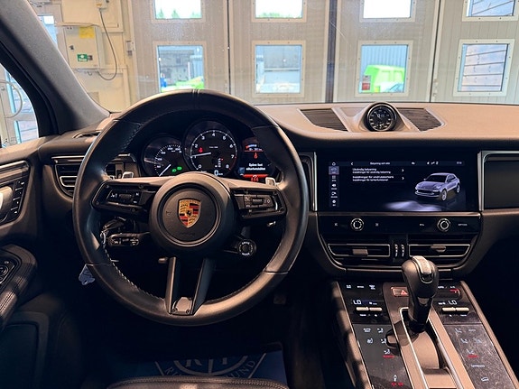 Porsche Macan 8 of 30