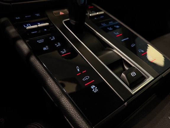 Porsche Macan 22 of 30