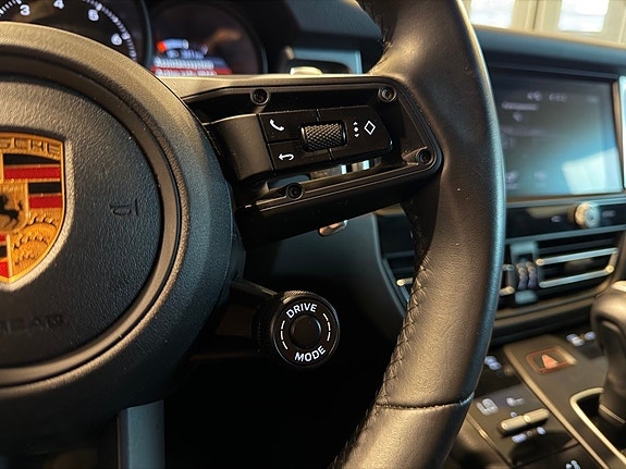 Porsche Macan 15 of 30