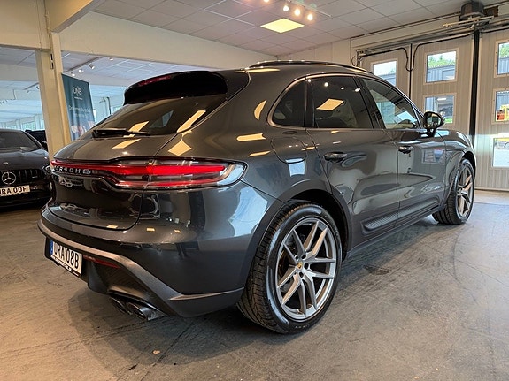 Porsche Macan 3 of 5