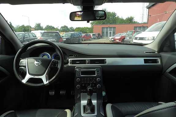 Volvo V70 8 of 14