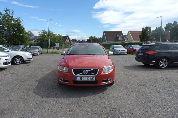 Volvo V70 2 of 14