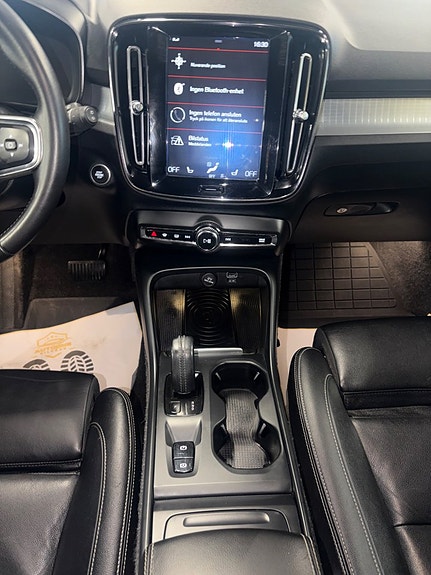 Volvo XC40 6 of 14