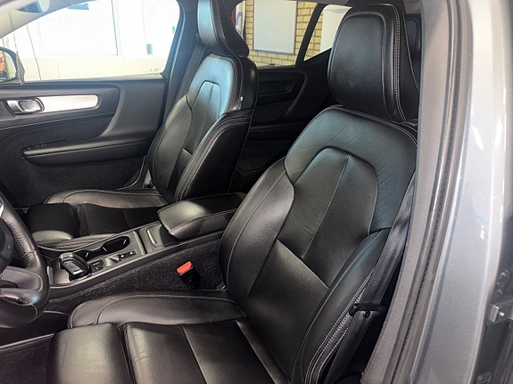 Volvo XC40 4 of 5
