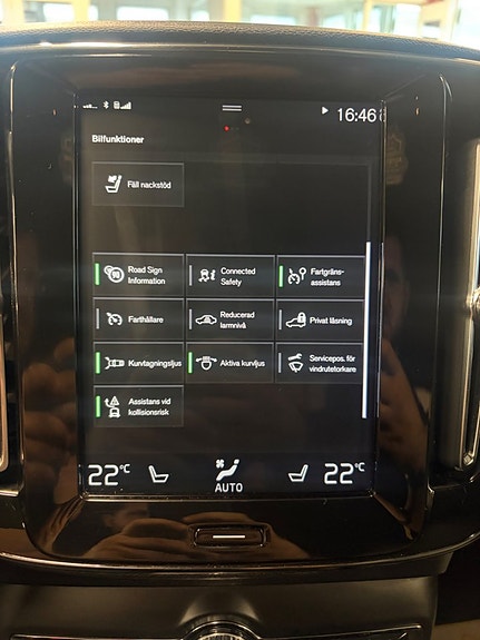 Volvo XC40 9 of 14