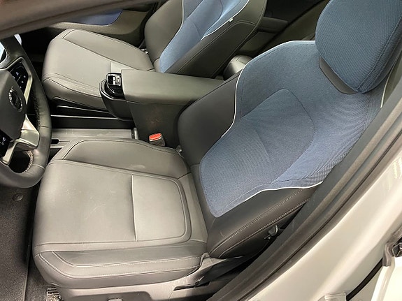Volvo EX30 4 of 5