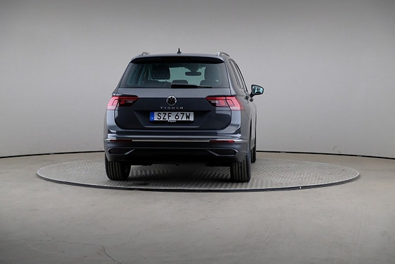Volkswagen Tiguan 5 of 26
