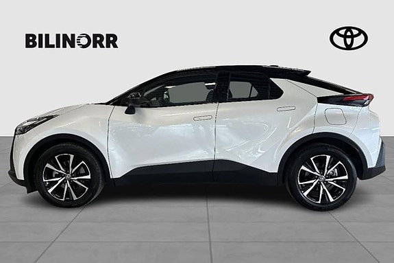 Toyota C-HR 3 of 11