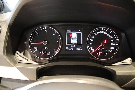 Volkswagen Amarok 13 of 18