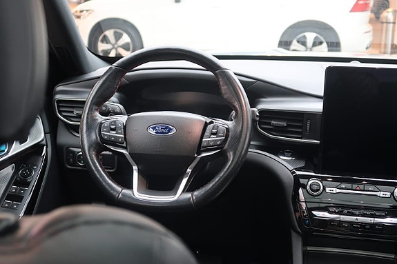Ford Explorer 7 of 24
